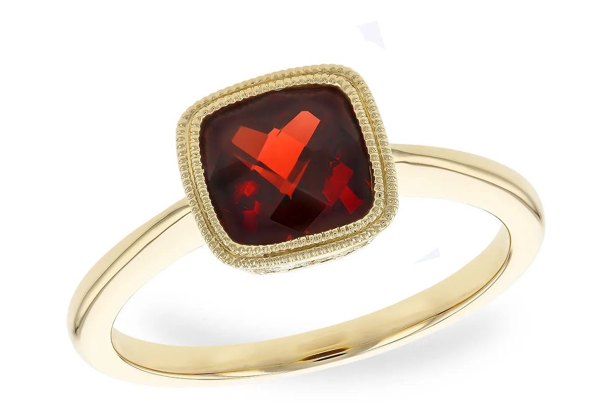 Garnet Ring in yellow gold