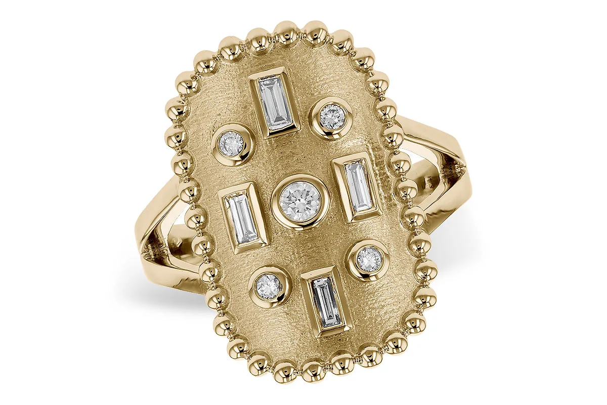 Diamond & Baguette Diamond Ring in yellow gold