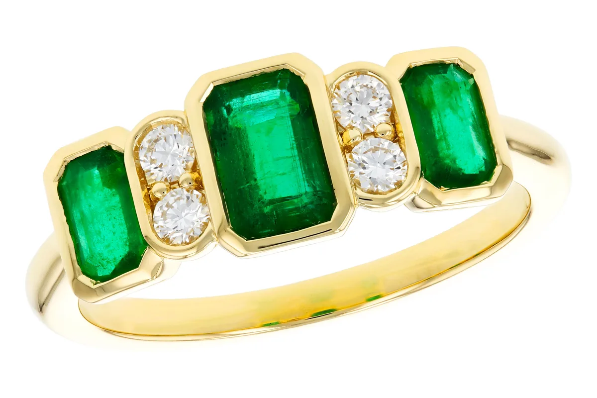 Emerald Ring in yellow gold