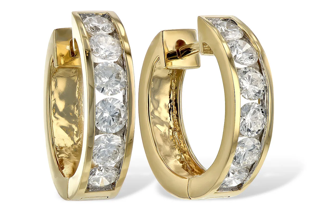 Diamond Earrings in yellow gold