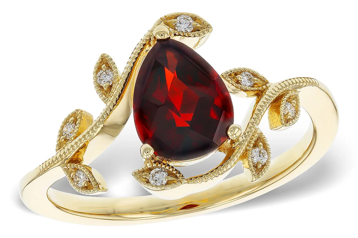 Garnet Ring in yellow gold