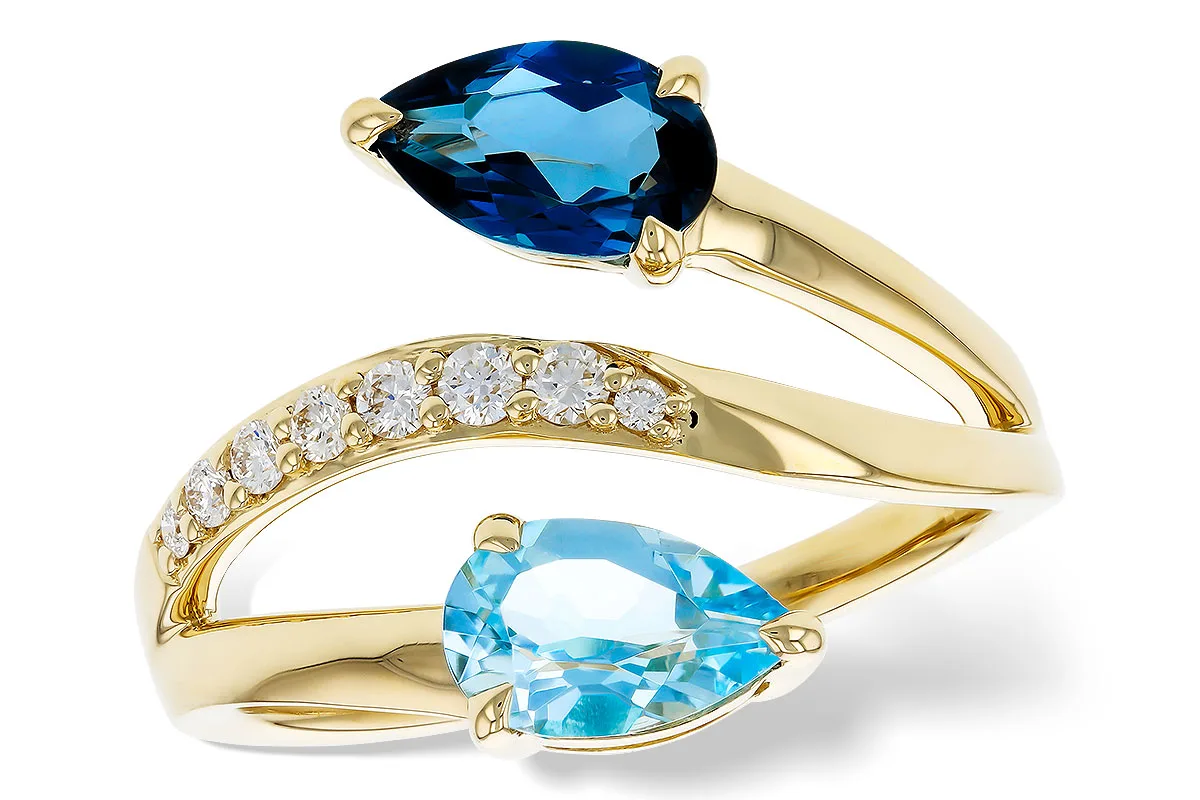 Blue Topaz Ring in yellow gold