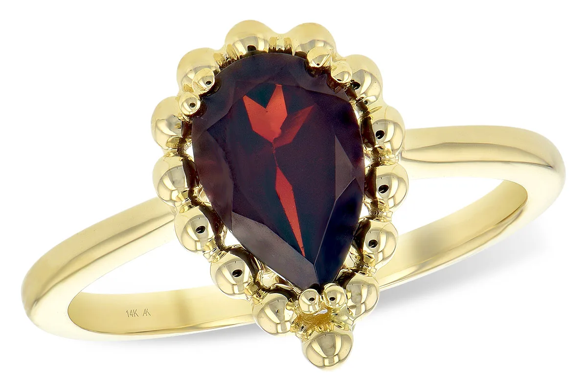Garnet Ring in yellow gold