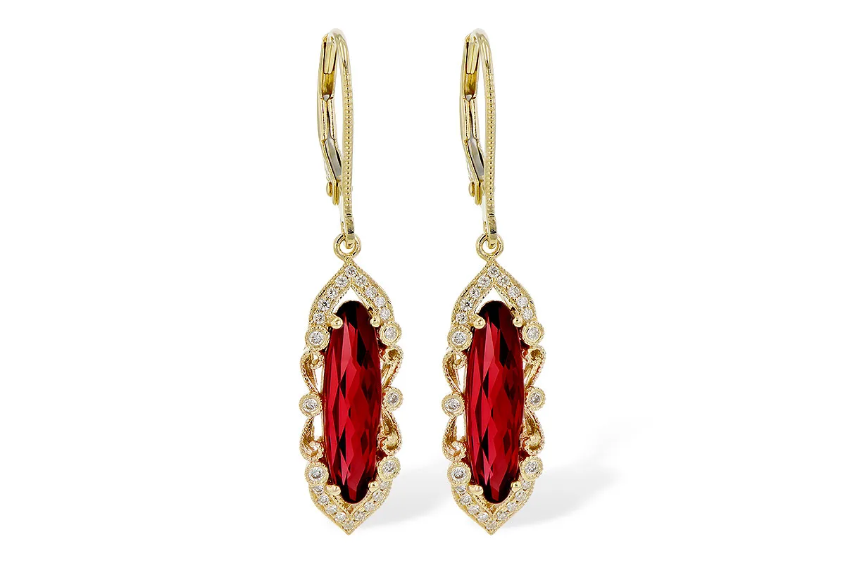Garnet Earrings in yellow gold