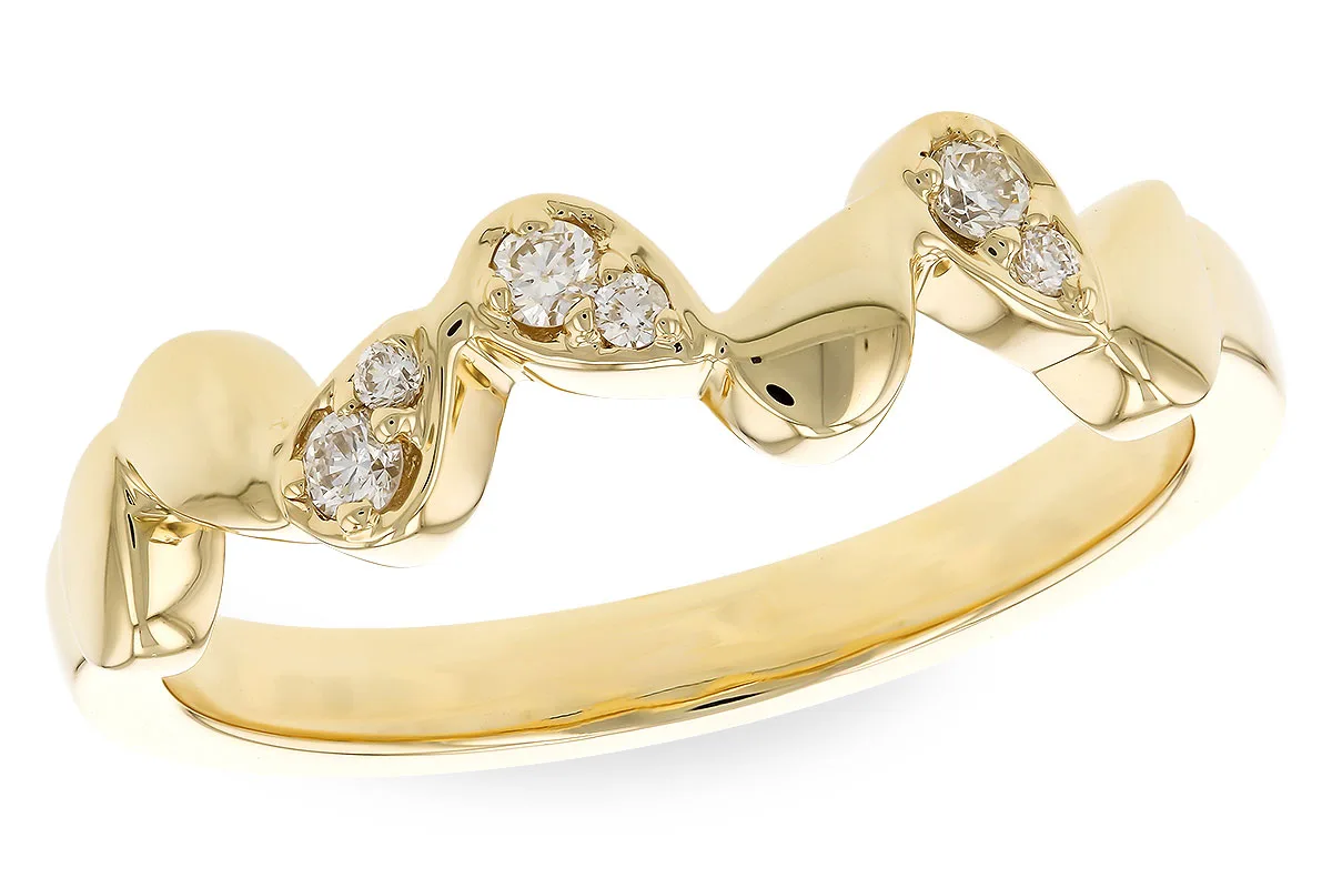 Diamond Wedding Band in yellow gold