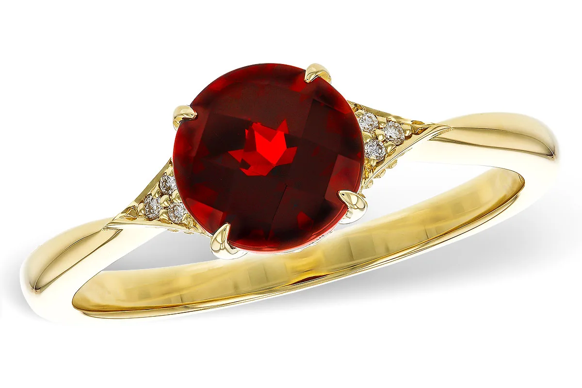 Garnet Ring in yellow gold