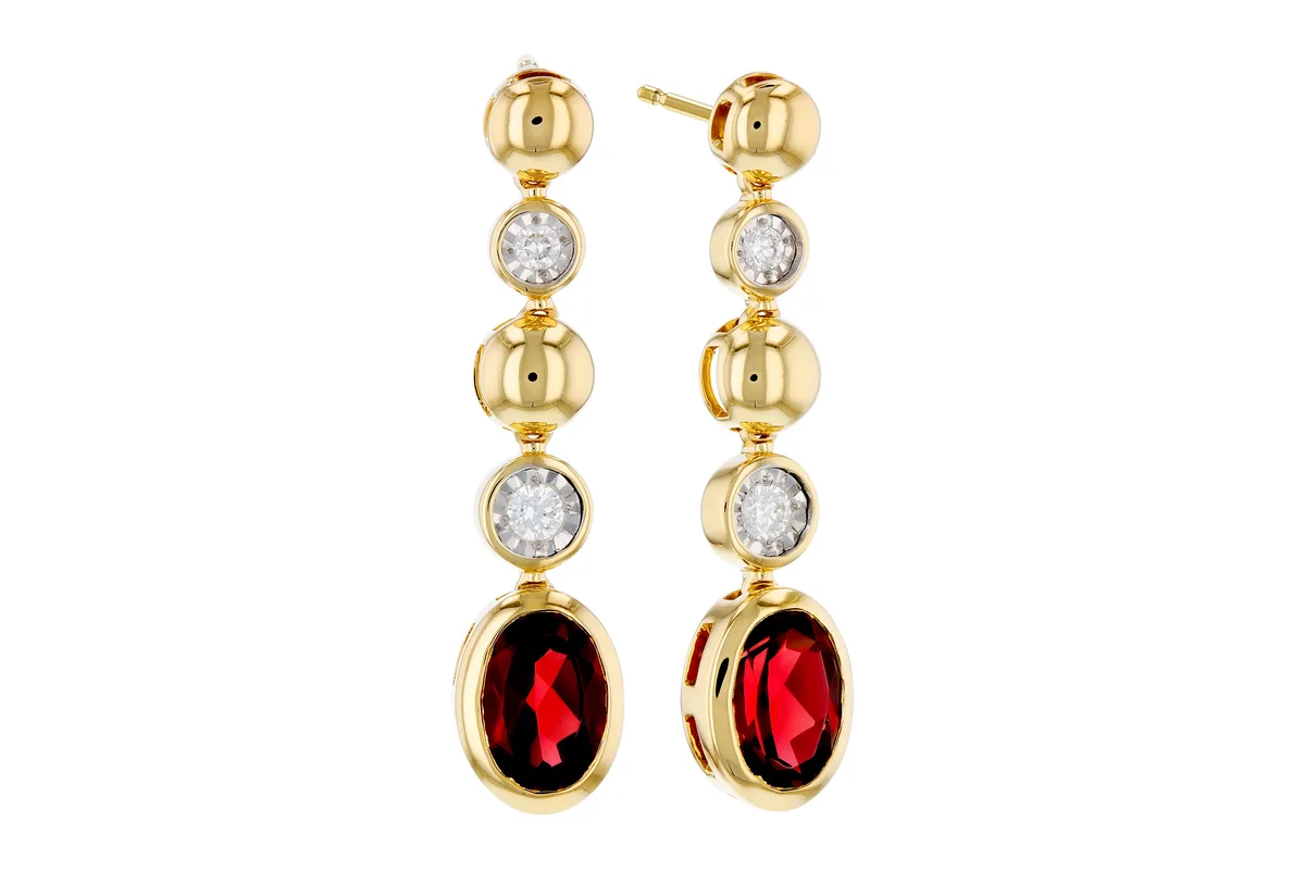Garnet Earrings in yellow gold