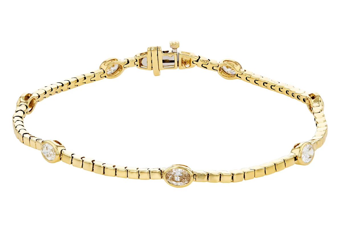 Oval Diamond Bracelet in yellow gold