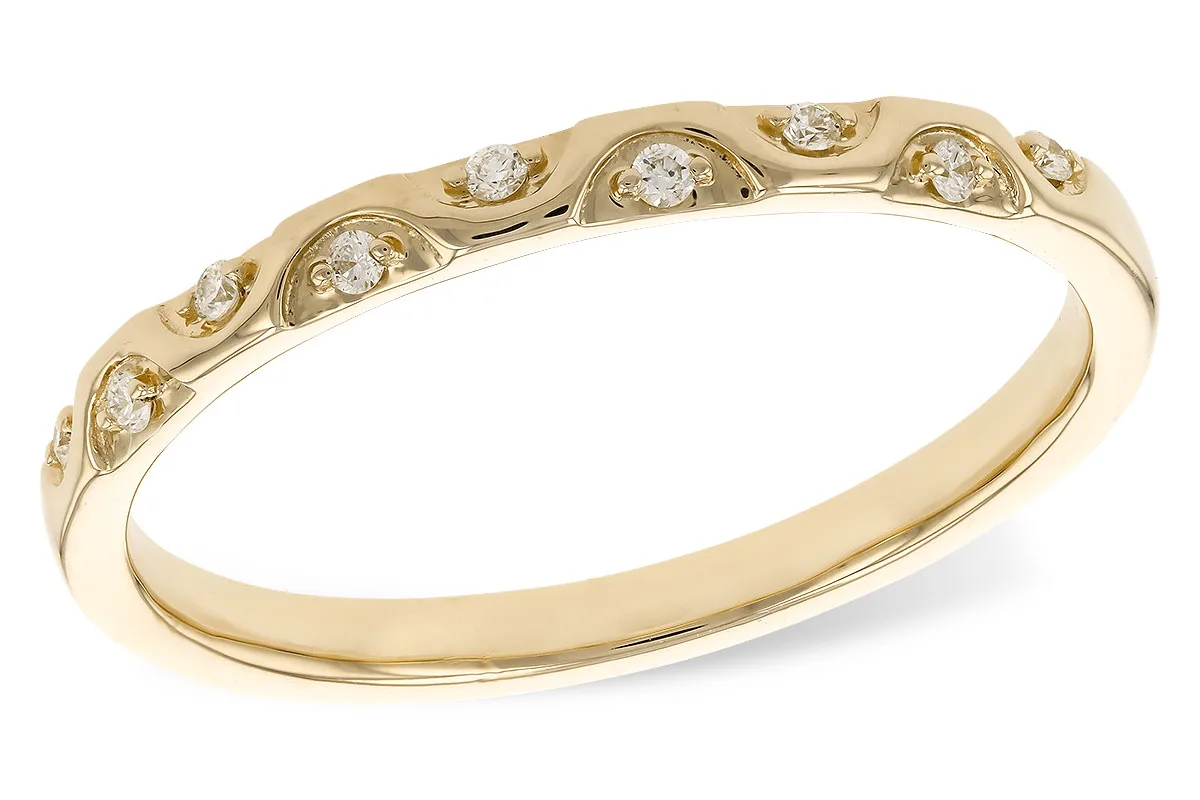 Diamond Wedding Band in yellow gold