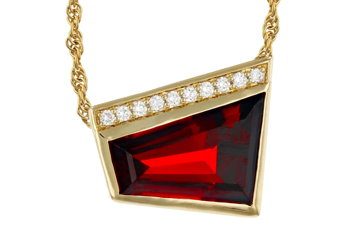 Garnet Necklace in yellow gold
