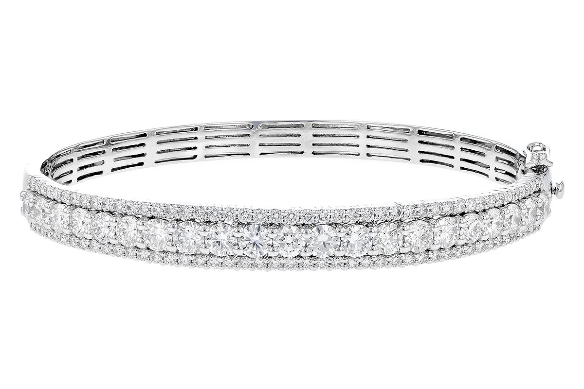 Diamond Bangle in white gold