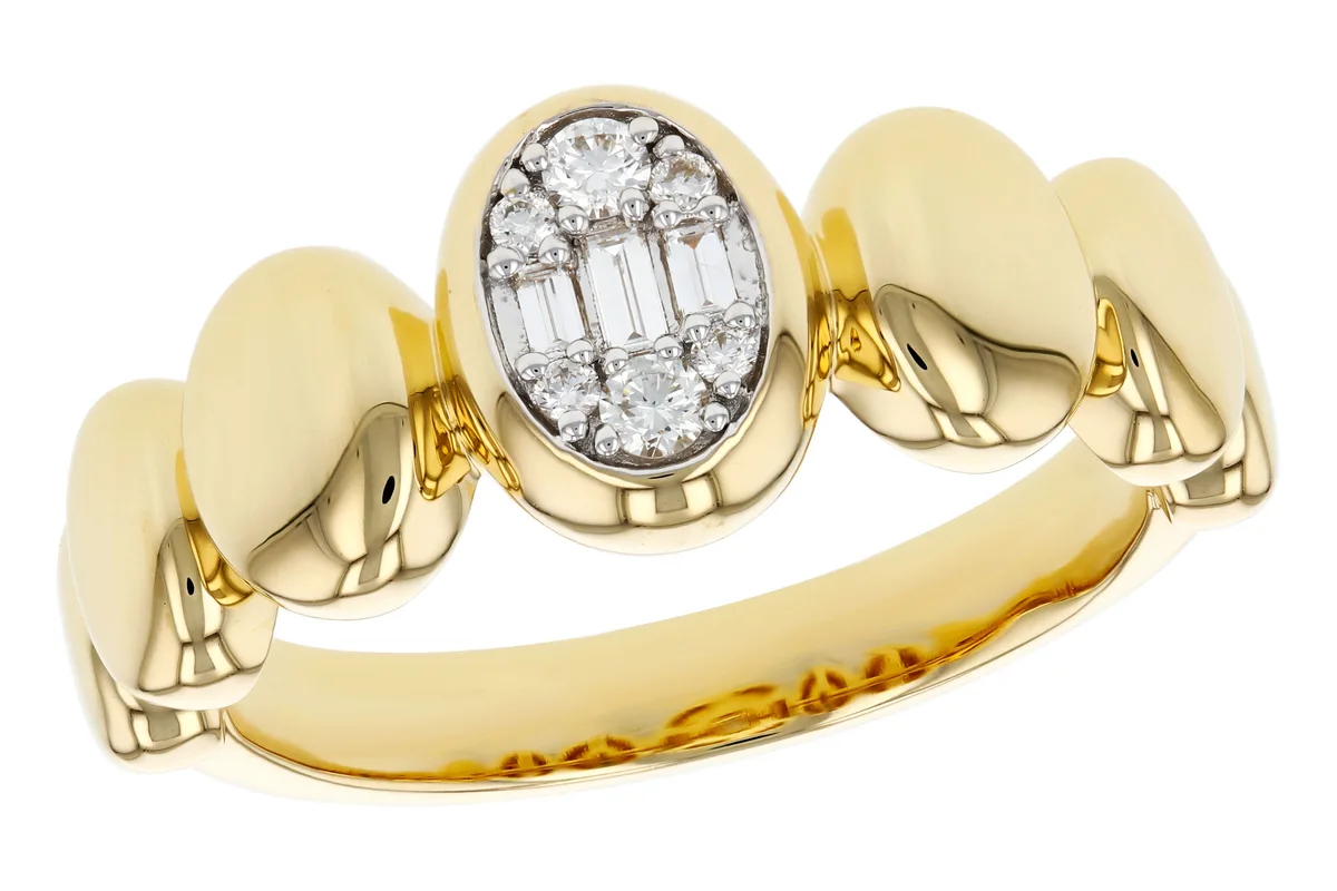 Diamond & Baguette Diamond Ring in yellow gold