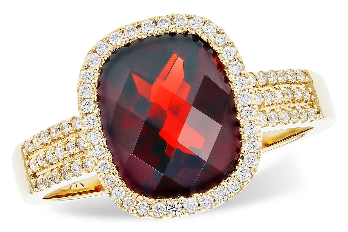 Garnet Ring in yellow gold