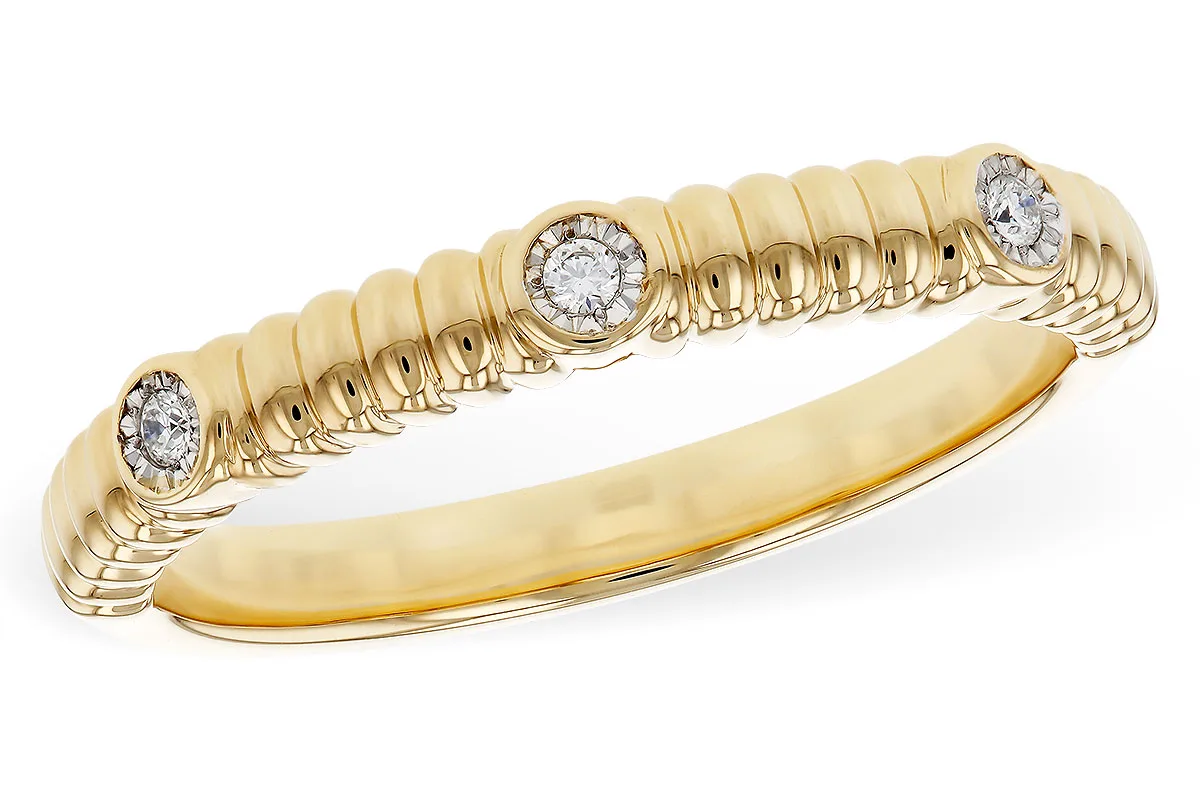 Diamond Wedding Band in yellow gold