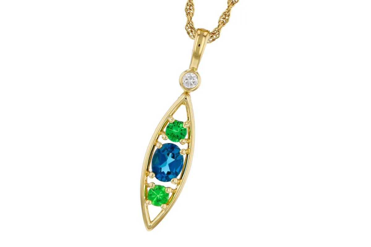 Semi-Precious Stone Necklace in yellow gold
