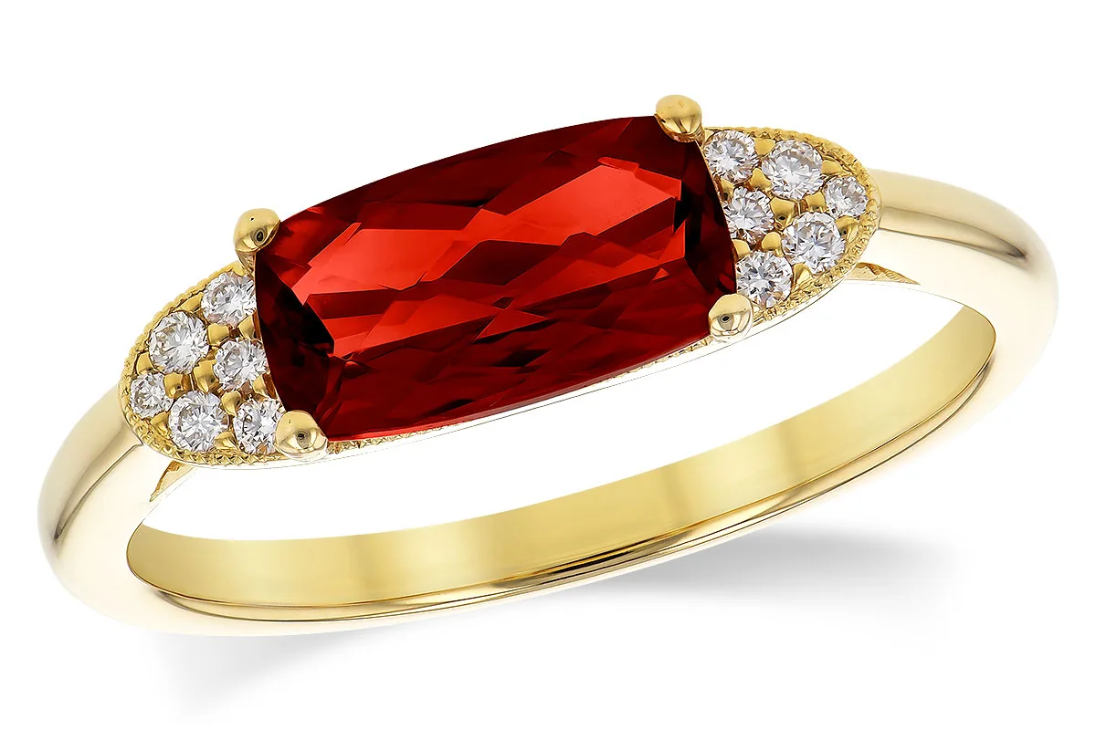 Garnet Ring in yellow gold