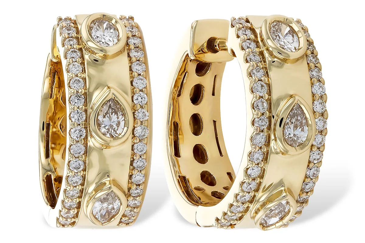 Diamond Earrings in yellow gold