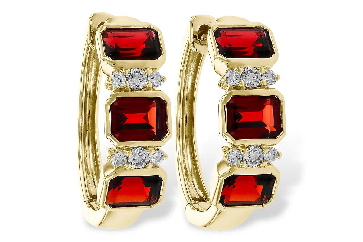 Garnet Earrings in yellow gold