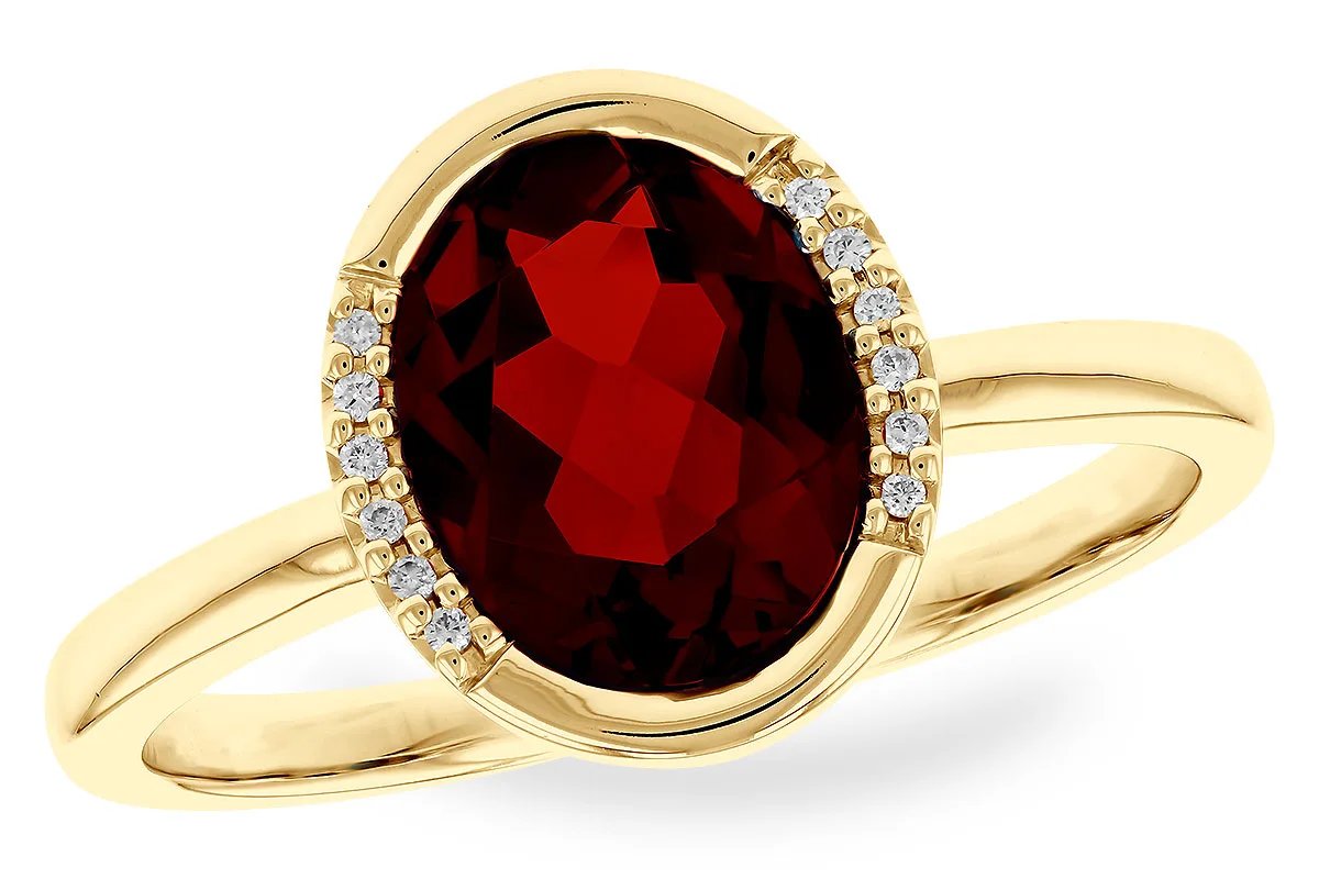 Garnet Ring in yellow gold