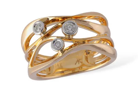Diamond Wedding Band in yellow gold