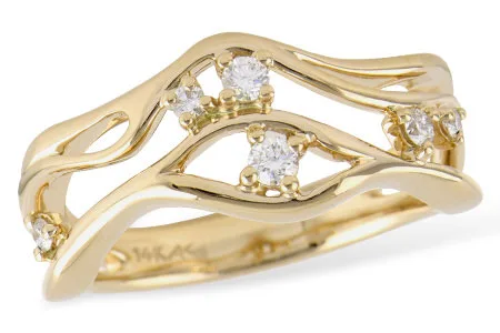 Diamond Wedding Band in yellow gold